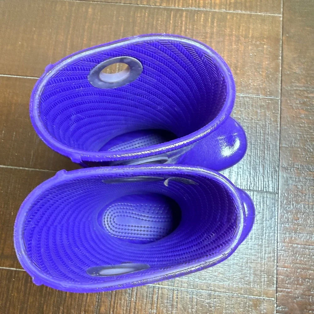 Crocs Rain Boots Kids Size 9 Purple Wellies Waterproof Pull On Shiny
